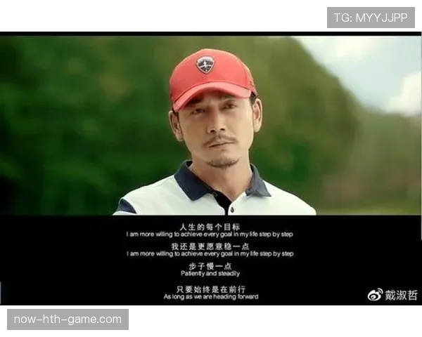 马拉松赛道一位大叔举牌:“如果你看到这块牌,你已经比昨天的自己更强” 马拉松赛道一位大叔举牌:“如果你看到这块牌,你已经比昨天的自己更强”