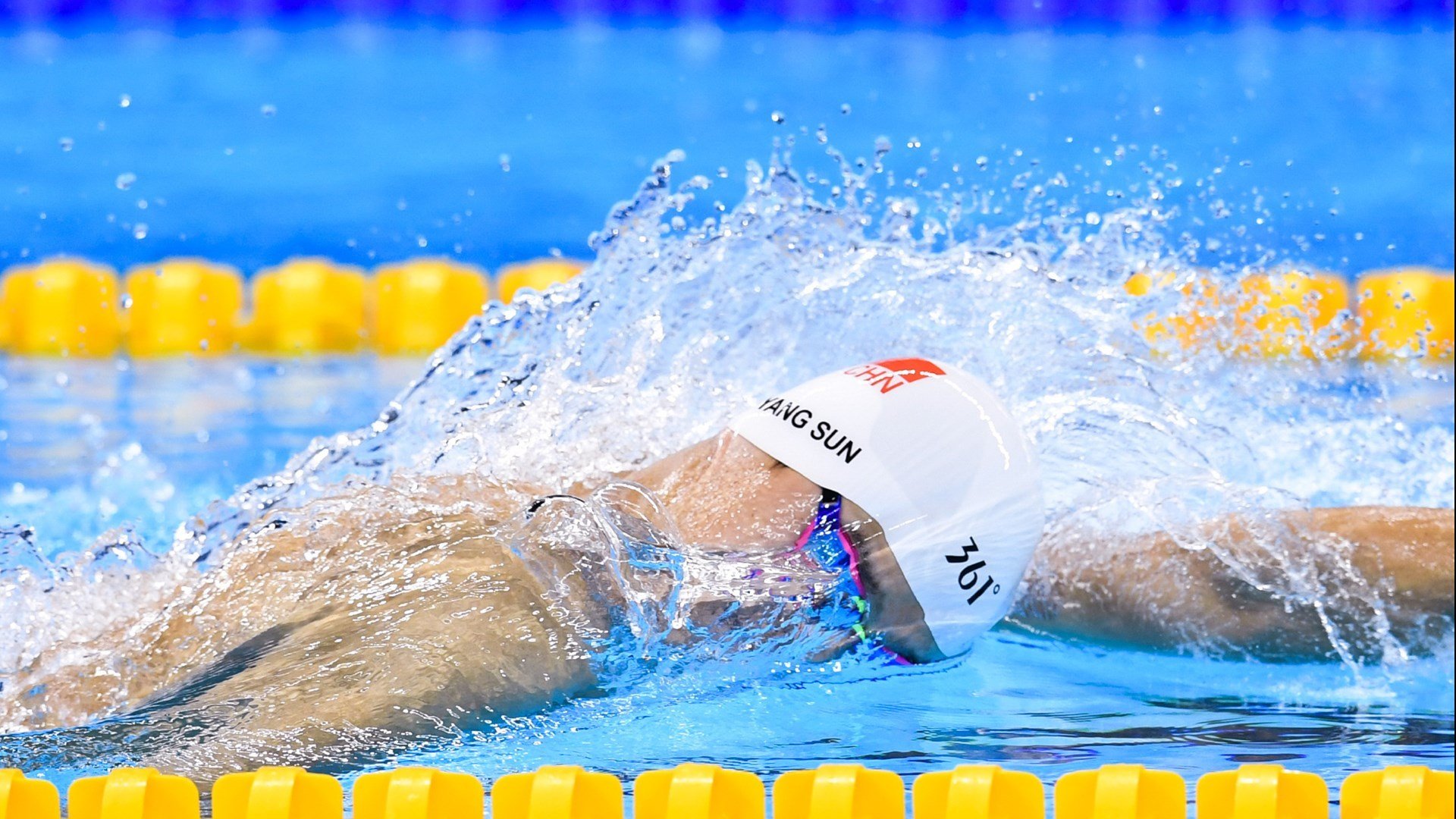 博尔特出席慈善跑活动，激励年轻一代，博尔特捐了多少钱