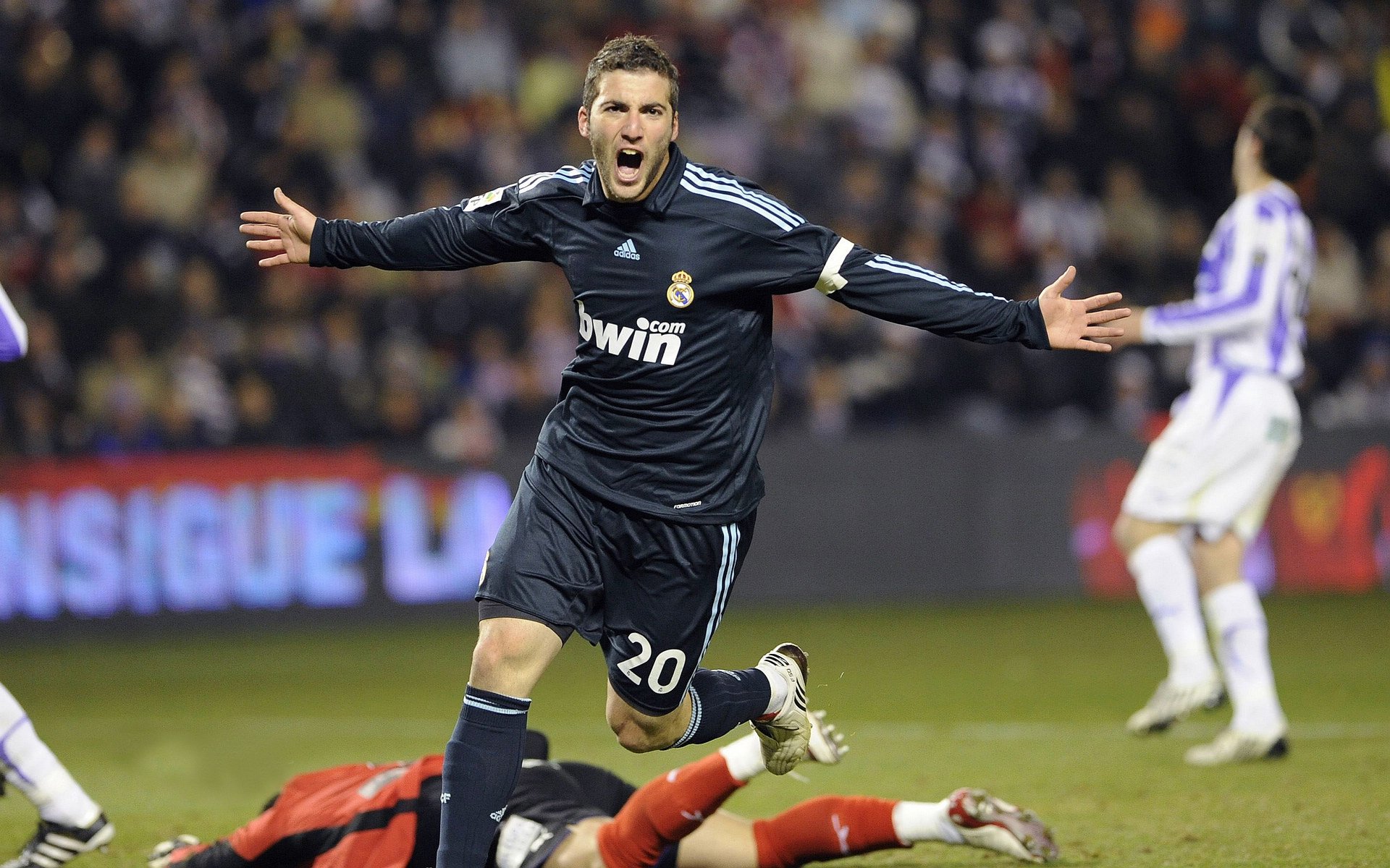 曼联也在逐步调整青训与一线队之间的衔接机制，曼联曾经的青训天才