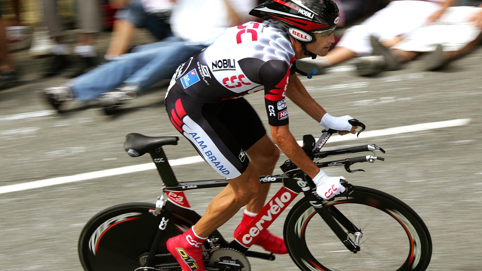 第72届澳门格兰披治大赛车开幕 塔石车展吸引车迷，澳门格兰披治赛车观赛酒店